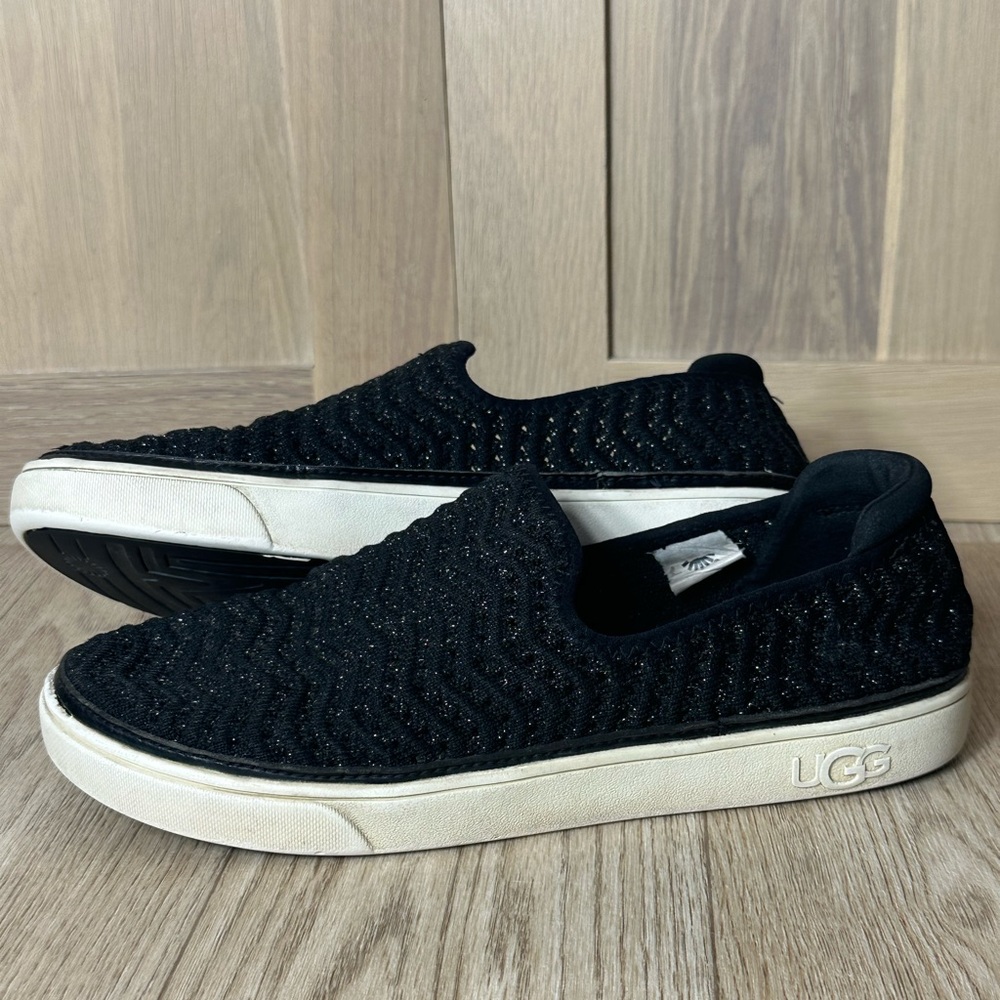 UGG Kids Youth Size 6 Black Metallic Silver Caplan Easy Slip-on Sneakers 01-0077